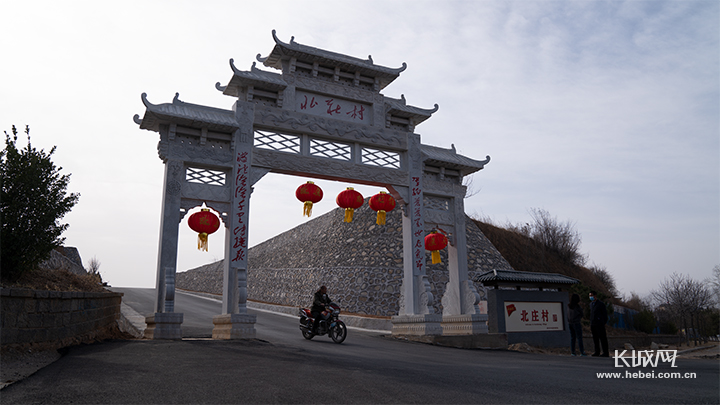 西柏坡：红色旅游富农家