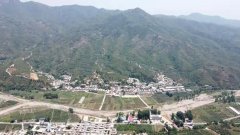 红石墙石板路的古村落----东庄村