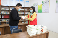 葛仙庄镇开展“诵读百年党史 传承红色基因” 暨世界读书日志愿服务活动